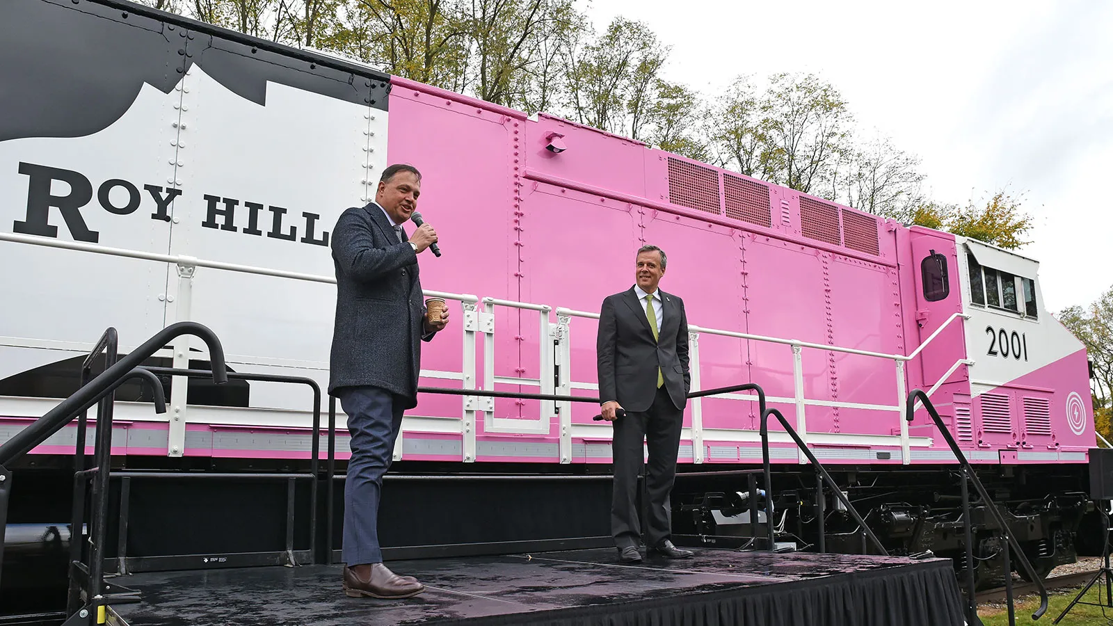 Wabtec and Roy Hill Unveil the First FLXdrive Battery Locomotive ...