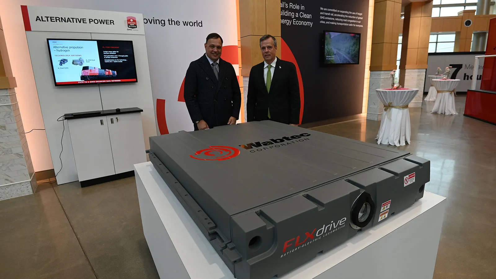 Wabtec and Roy Hill Unveil the First FLXdrive Battery Locomotive ...